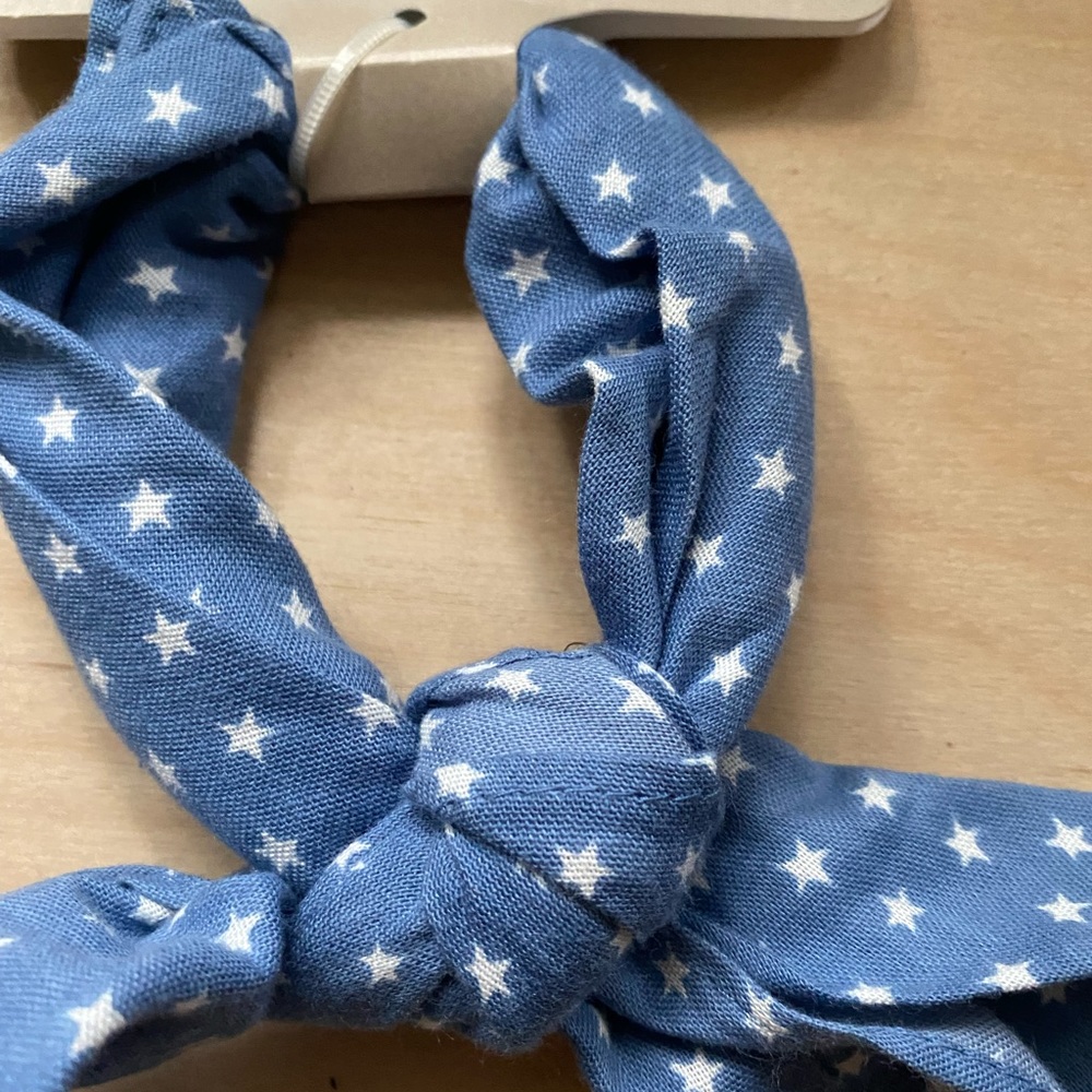 ✨SALE✨ 
Zara star print scarf ✨SALE✨ - Picture 2 of 3